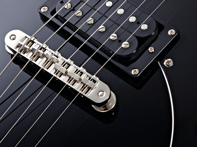 The bridge has similar string spacing to PRS's Stop-Tail wrapover bridge.