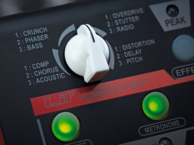 Vox Lil' Looper (controls) The rotary knob's four quadrants provide a wide range of loop effects