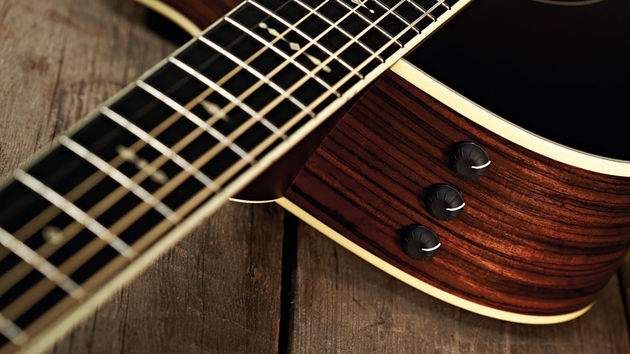 Taylor 712ce (preamp) Taylor's trusty ES Expression System provides the 712ce's plugged-in sounds