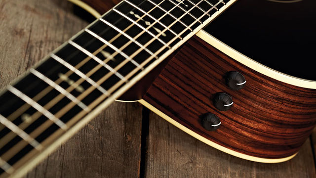 Taylor's trusty ES Expression System provides the 712ce's plugged-in sounds