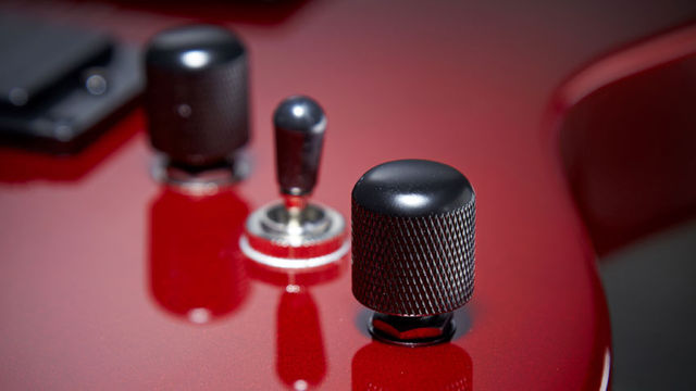 Peavey AT-200 (controls) Push the tone control to activate the Auto-Tune facility