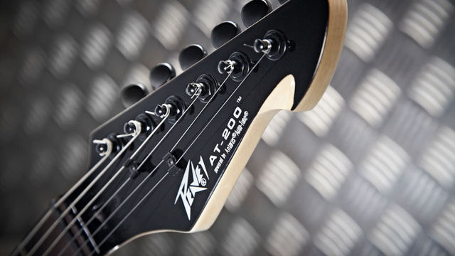 Peavey AT-200 (headstock) The modern six-a-side head houses adequate tuners and a couple of string trees for the top four strings