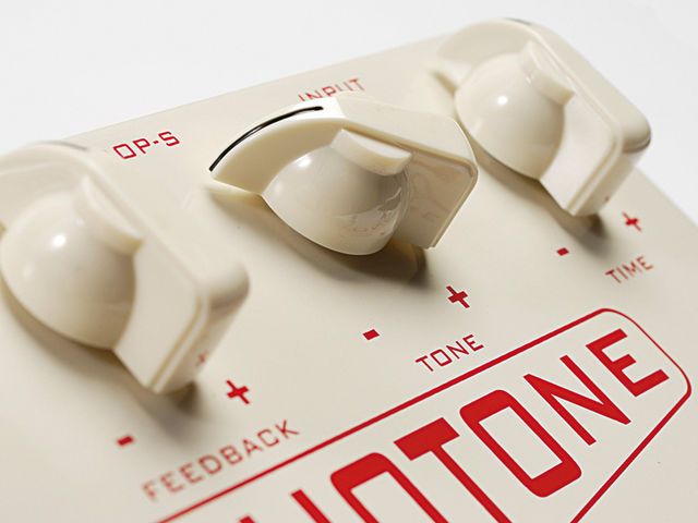 Carl Martin EchoTone The EchoTone is the only Carl Martin pedal to come in this retro off-white finish
