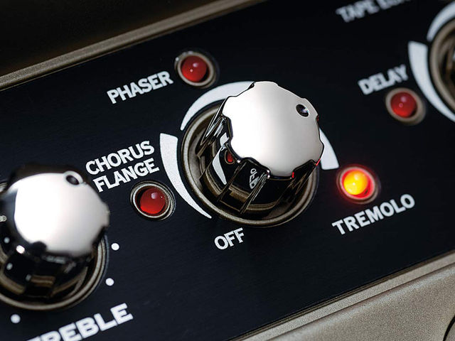 Line 6 JM4 Looper The middle row of controls deals with the amp models and effects