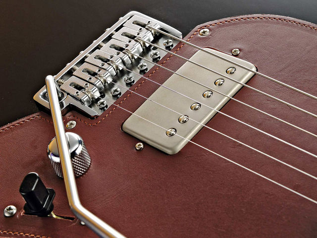 Blade Dayton Custom The LHN-3 humbucker's screw coil faces forward for increased warmth