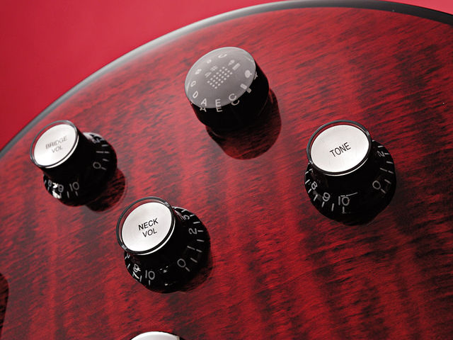 Gibson Dark Fire The push/pull MCK has 11 positions and handles tuning and tone presets