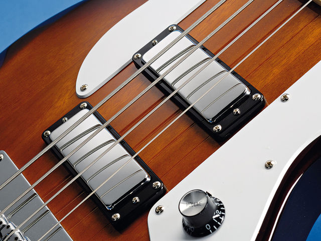 Ibanez JTKB200 Jet King bass They look like mini-humbuckers, but the pickups are in fact single coils