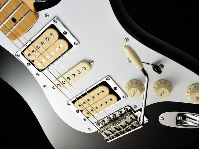 The chrome pickup surrounds add some rock 'n' roll bling