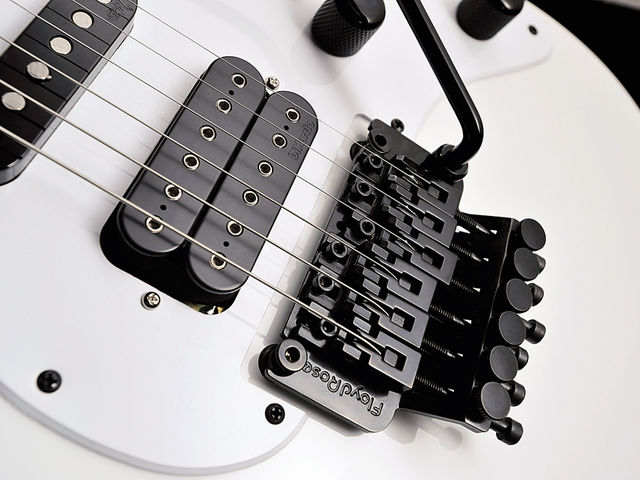 Jackson Adrian Smith San Dimas DK A classic DiMarzio Super Distortion is fitted in the bridge