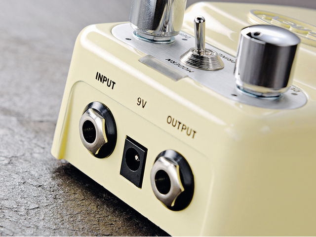 The Reverb pedal offers a choice of two reverb types – modern and spring