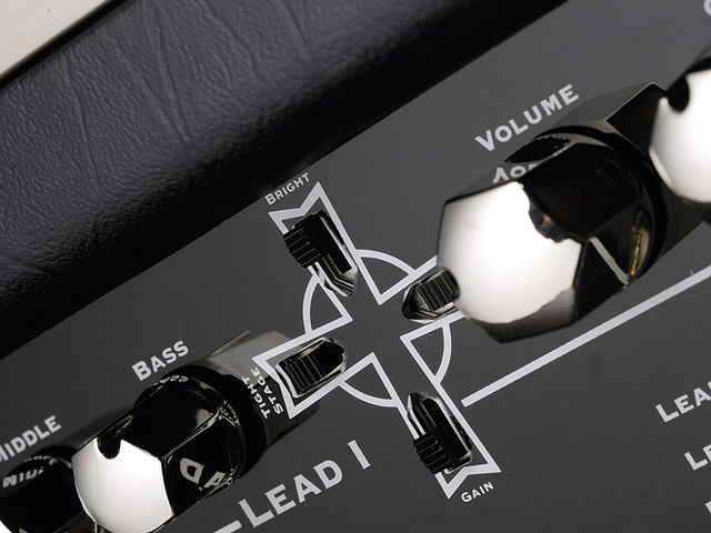 Kustom Double Cross Shape the tone and response to your liking