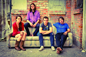 Family Of The Year nous parle de Loma Vista, de studio et des 10 albums acoustiques incontournables