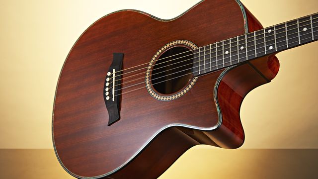 Gear4Music SC-200SP The SC-200SP: high-quality tones on a budget.