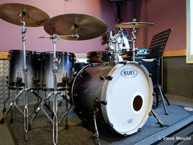 Mapex partners up with Drumtech Mapex Meridian Maple Galaxy Burst in one of Drumtech's Practice Rooms