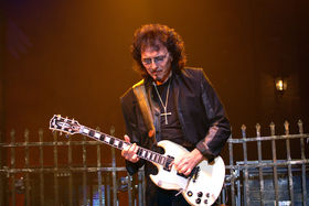 Gibson launches 'I Love My SG' campaign