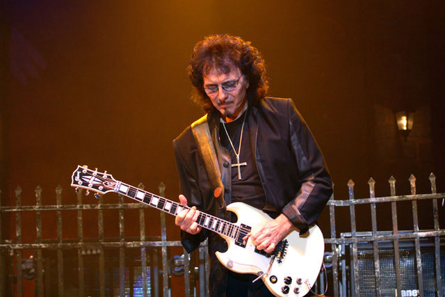 A long list of musicians, including Tony Iommi, have all chosen the Gibson SG as one of their instruments.