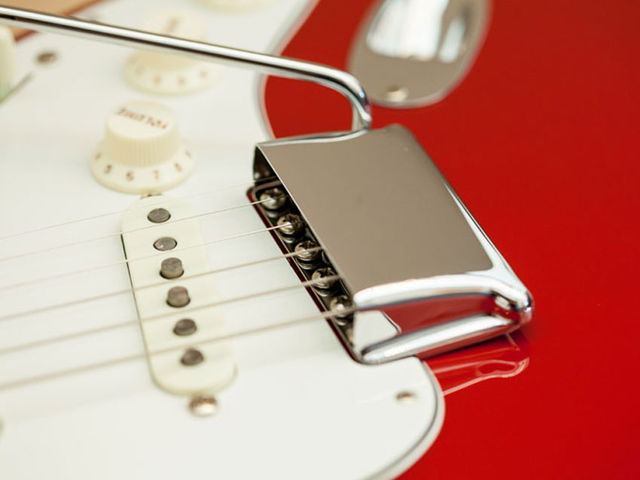 '65 Stratocaster bridge (covered)