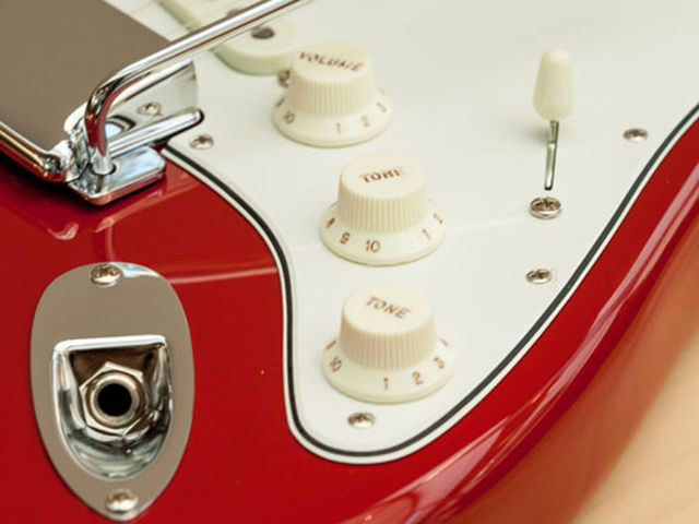 '65 Stratocaster controls