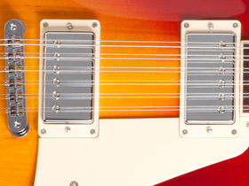 Gibson unveils 12-string Les Paul