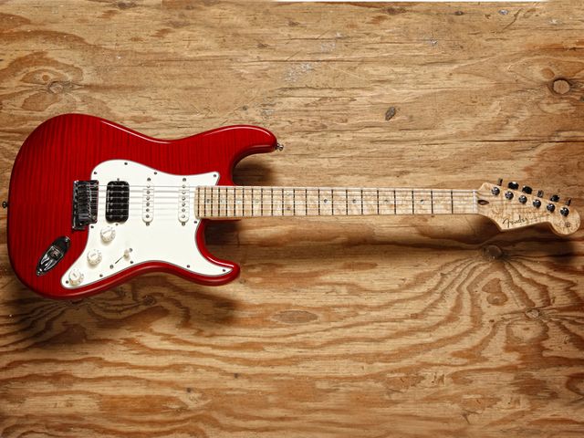Fender 2011 Custom Deluxe Stratocaster Flame Top