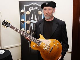 Mojo auctions off signed Les Paul for War Child