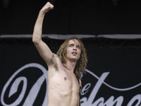 Download and Isle Of Wight kick-off festival season 2011