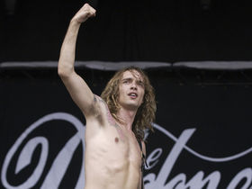 Download and Isle Of Wight kick-off festival season 2011
