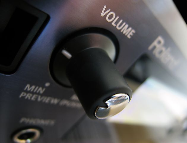 Roland teaser knob Volume knob? Check.