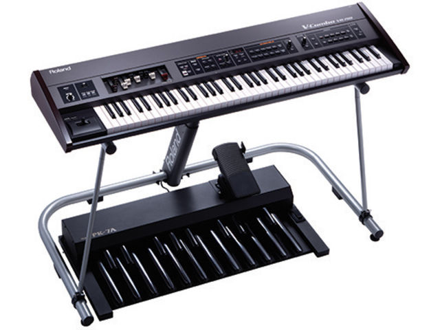 Roland V-Combo VR-700: all you need on stage?