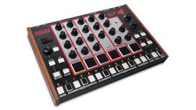 Akai dévoile la boîte à rythmes et synthé de basse Rhythm Wolf