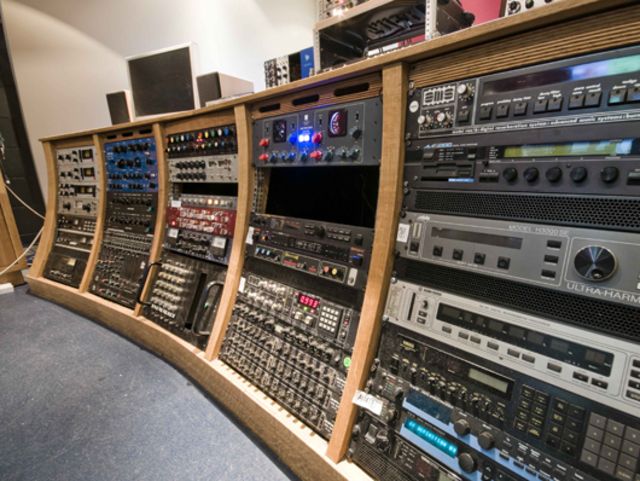 Engine rack