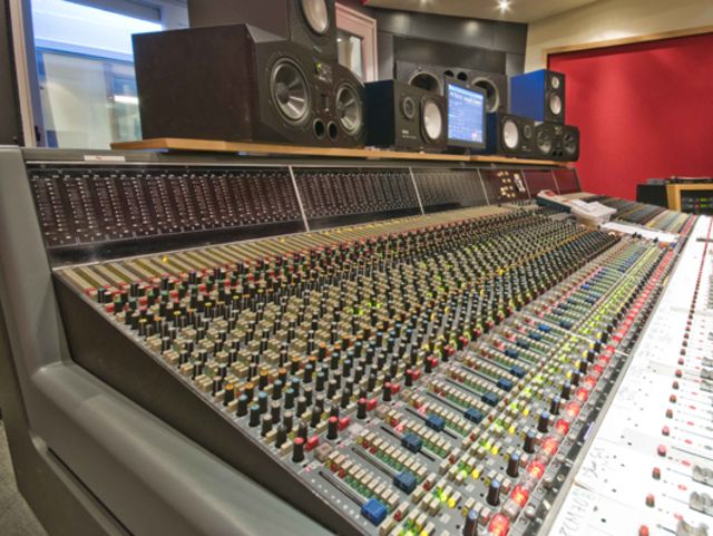 Neve desk