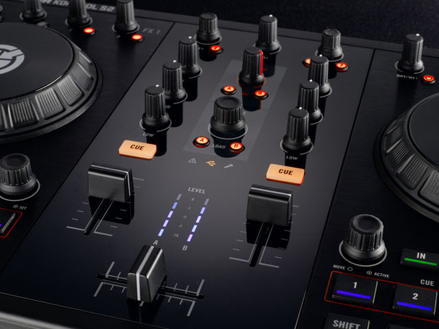 Native Instruments Traktor Kontrol S2 close-up blank