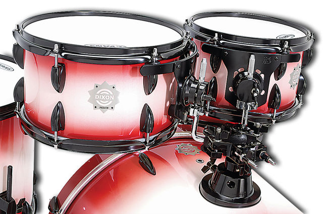 The two rack toms are equipped with RIMS-style suspension mounts