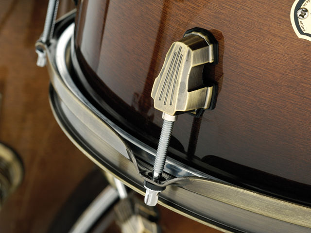 Ludwig Epic Standard Kit Ludwig's illustrious 100 year history is reflected in the design of the Epic's Classic Keystone lugs.