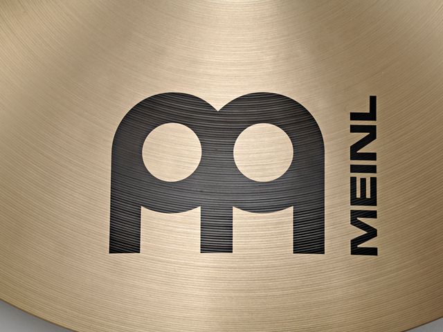 Meinl M-Series Extremely fine bands of lathing extend from the centre holes to the outer edges.