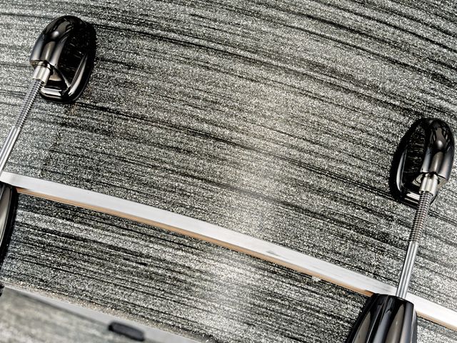 Dixon Artisan Custom Traditional Maple Series kit Grey Stardust is one of four new sparkle lacquer fi nishes and is subtly different on every Artisan drum.