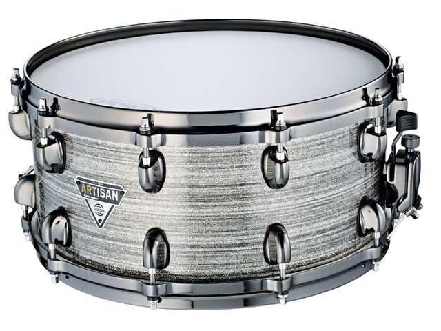 Dixon Artisan Custom Traditional Maple Series kit Shells are North American Maple and you can make up your ideal kit from a good choice of custom sizes.