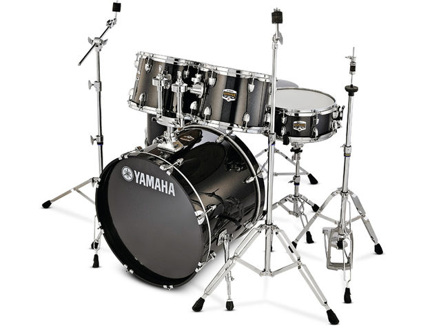 Yamaha Gigmaker kit The kit features wooden bass drum hoops.