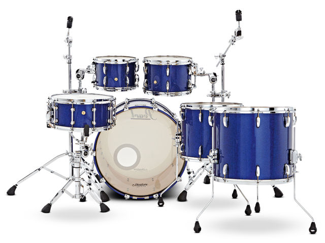 Thin, straight-sided 6-ply maple shells are built to encourage natural resonance.