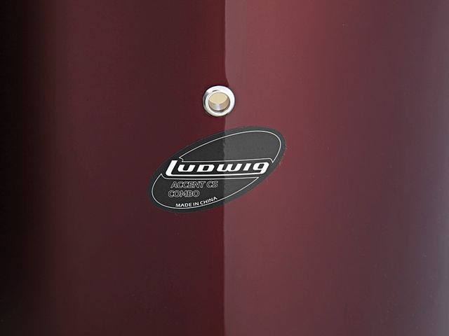 Little touches, such as the Small Classic lugs, serve to remind that this is definitely a Ludwig kit.