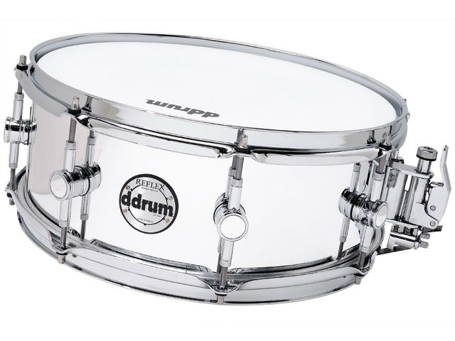 The Reﬂex's snare may feature a number of high-end components, but has just the eight lugs
