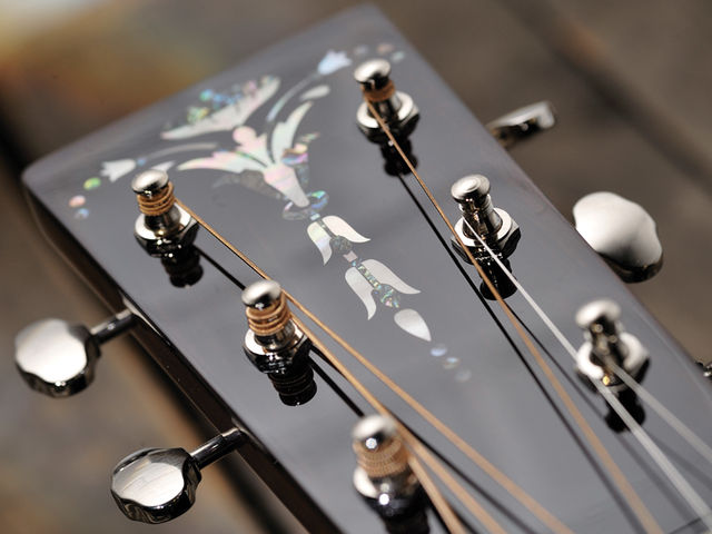 Recording King RO-127 Bling when you're winning: check out that torch inlay!