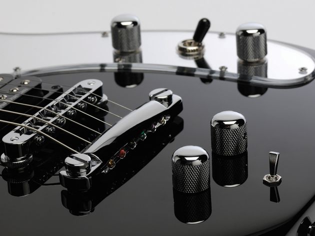 Manson MA-1 The MA-1 produces a great distorted tone.
