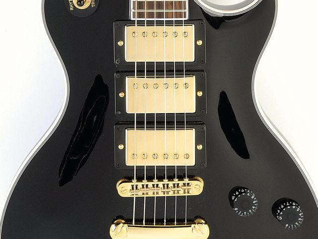 Tone freaks take note: you'll find plenty of firepower at your disposal.