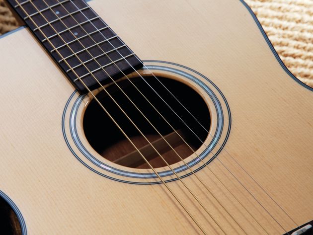 Fender CF-140S Fingerpickers will love Fender's folky format…