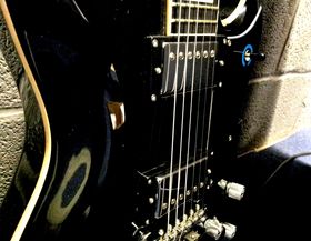 In pictures: Hagstrom Pat Smear Signature unboxed