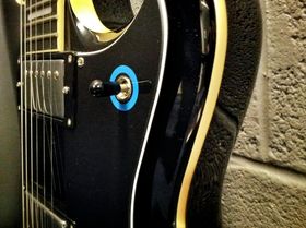 In pictures: Hagstrom Pat Smear Signature unboxed
