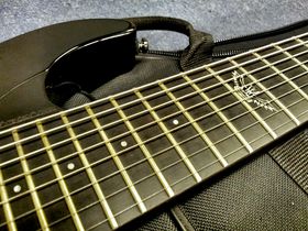 In pictures: Washburn Parallaxe PXM18EB unboxed