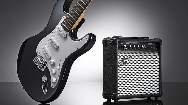 Gear4Music Electric-ST guitar and amp pack